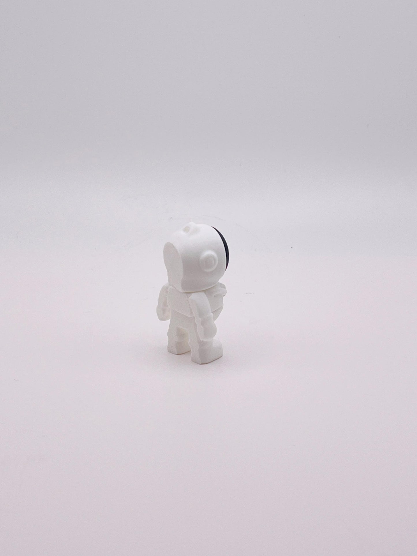 Classic White Astronaut Keychain – Sleek and Space-Ready Companion for Keys & Bags